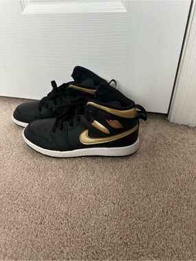 Jordan 1 Kids Mid-Top Sneakers - Black/Gold